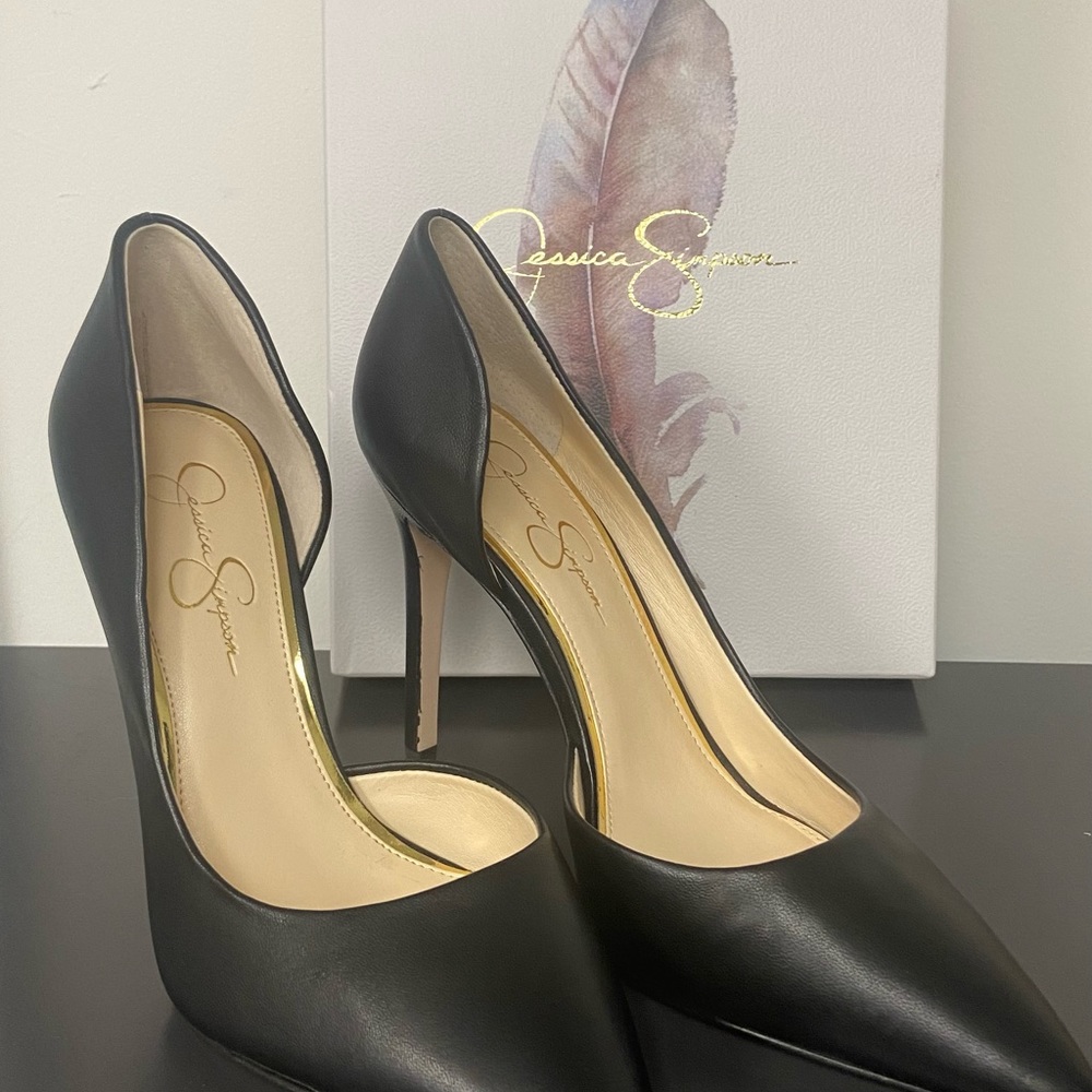 Jessica Simpson pump. New never used. Size 8.5. Black . Amazing details